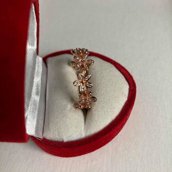 Size 7 Rose Gold Daisy Flower Crown Ring - Picture 3 of 10